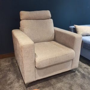 London Armchair with Headrest (Floor Model)